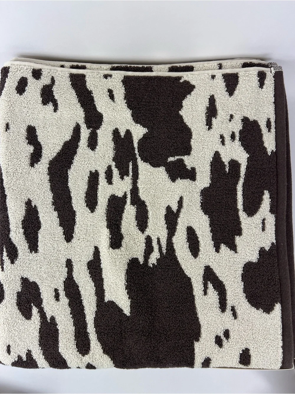 Rachel Zoe Bath Towel Set Brown and Cream Cow-Print Soft Cotton 2 Pc Set NEW